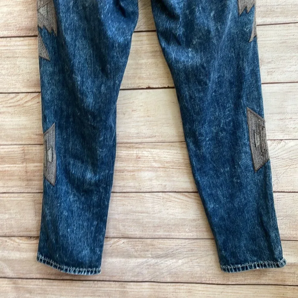 ‎MISS ME AZTEC EMBROIDERED ANKLE JEANS